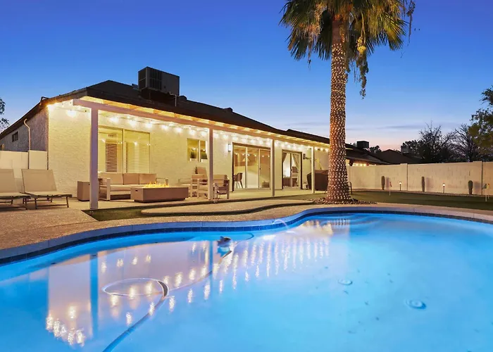 The Dava: Free Heated Pool & Putting Сasa de vacaciones Tempe